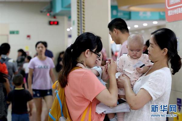 早報：阿森納買斷門將拉亞；伊桑