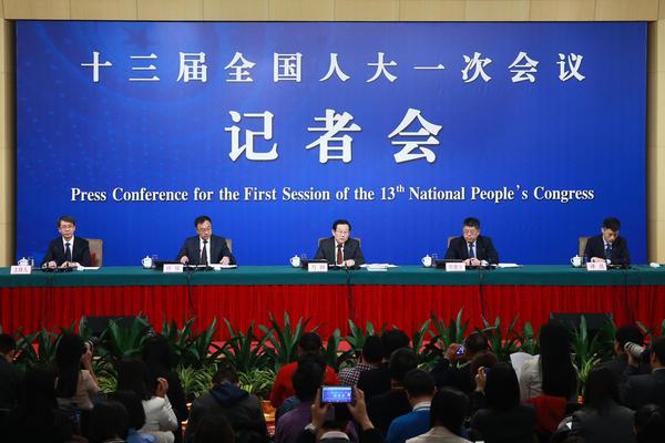 C羅失點后的反響？B席：C羅也是人，他的反響完全可以承受